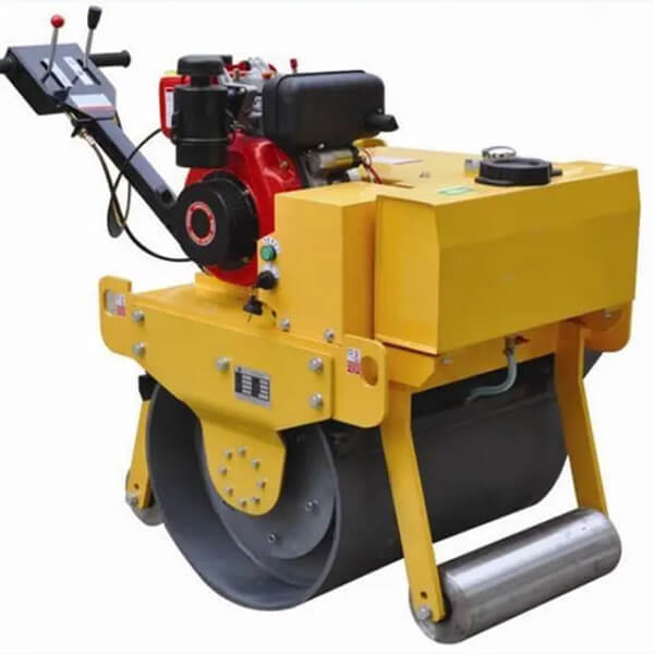 Safety precautions when using a road roller